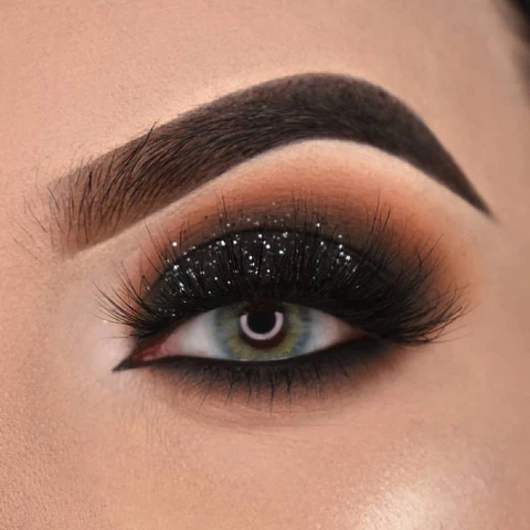 Step-by-Step Guide to Master the Perfect Smoky Eye Makeup Look in 5 Simple Steps